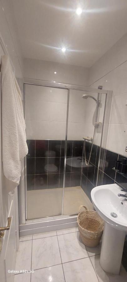 Londonderrys Bar And Accommodation Seaham Esterno foto