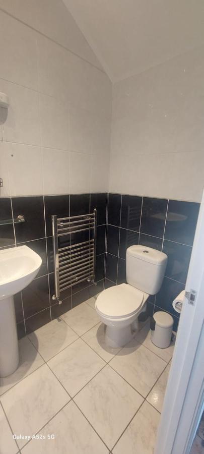 Londonderrys Bar And Accommodation Seaham Esterno foto