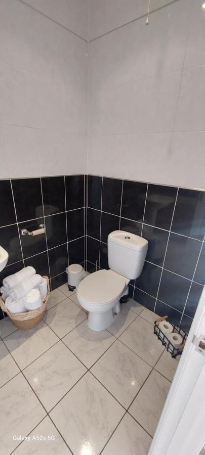 Londonderrys Bar And Accommodation Seaham Esterno foto