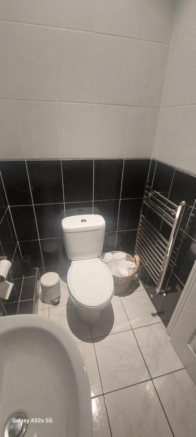 Londonderrys Bar And Accommodation Seaham Esterno foto