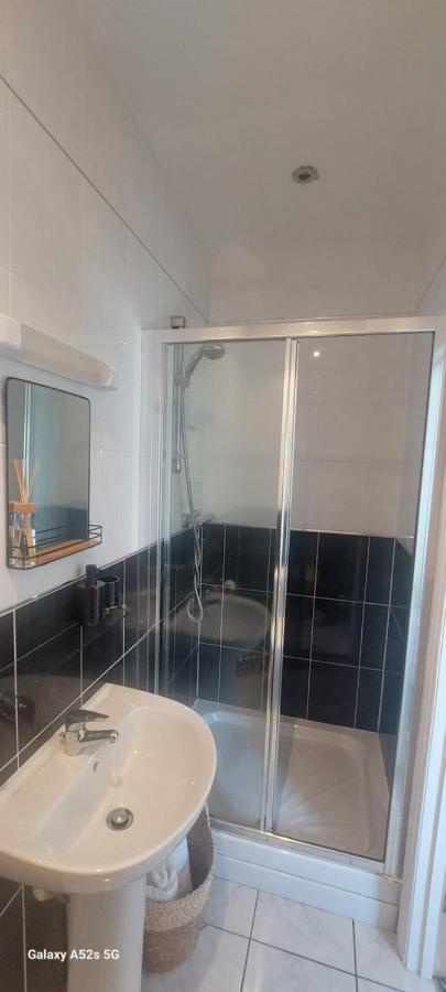 Londonderrys Bar And Accommodation Seaham Esterno foto